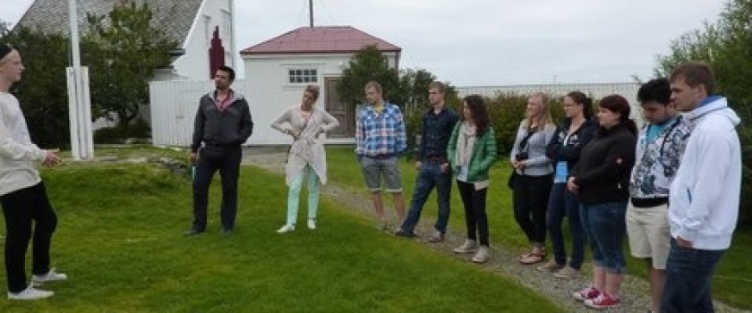 Ungdommer i Rotary utveksling på besøk ved Tungenes fyr i Randaberg